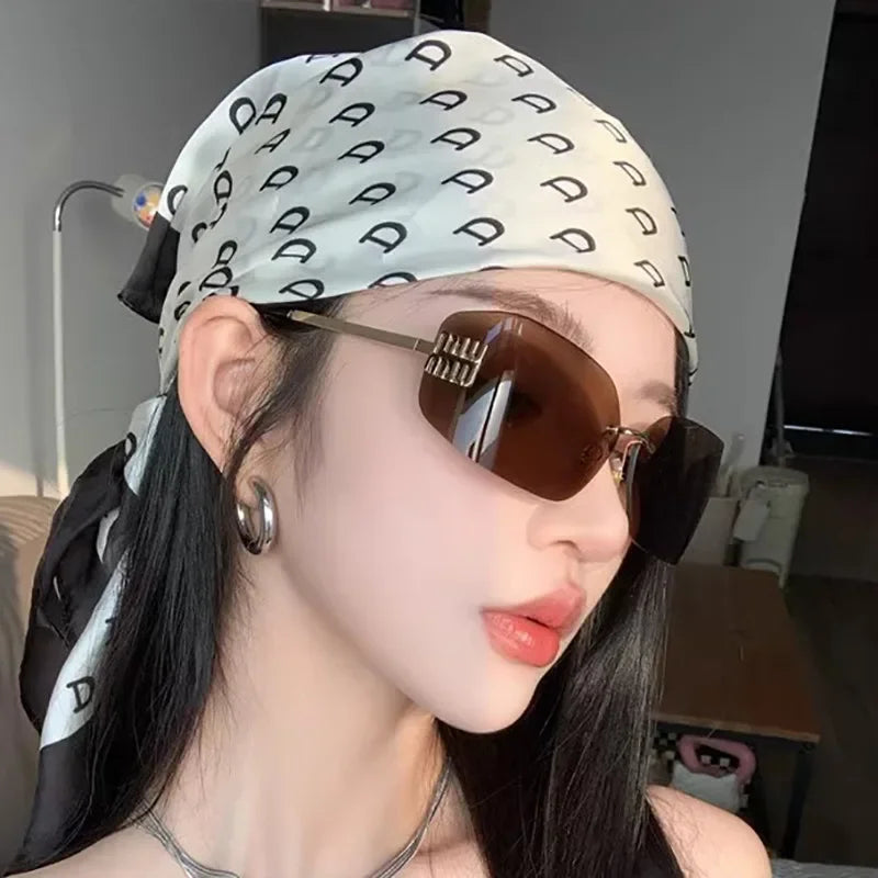 Gafas sin montura de lujo de Metal Funky para mujer, gafas clásicas con remaches de diseñador de marca, gafas de curvas con gradiente rectangular para mujer