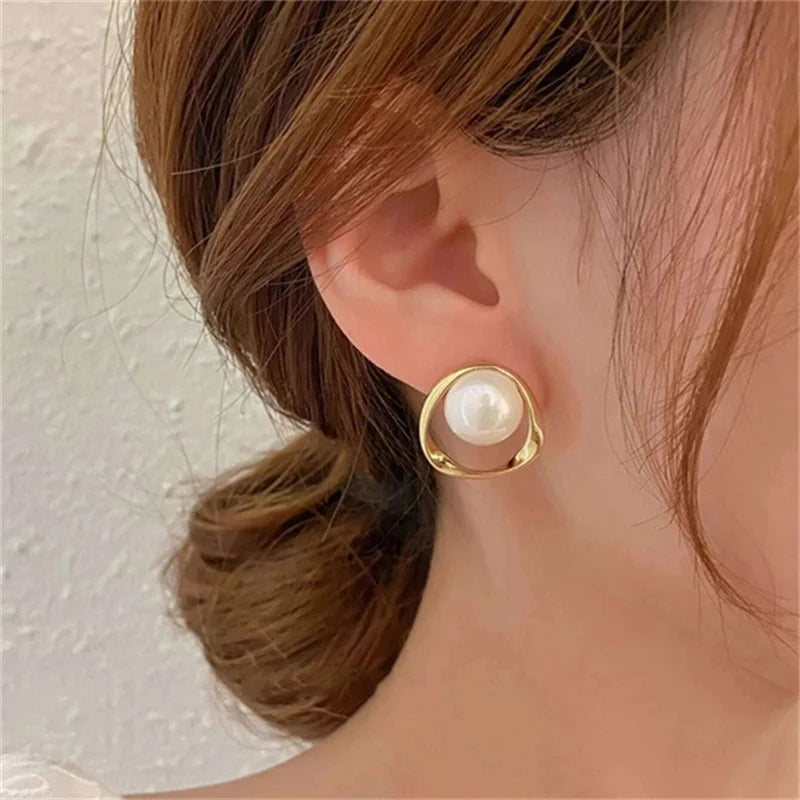 Pendientes coreanos de Metal en forma de corazón, pendientes colgantes en la espalda con perlas de cola de pez para mujeres y niñas, regalo de joyería elegante de cristal 2024