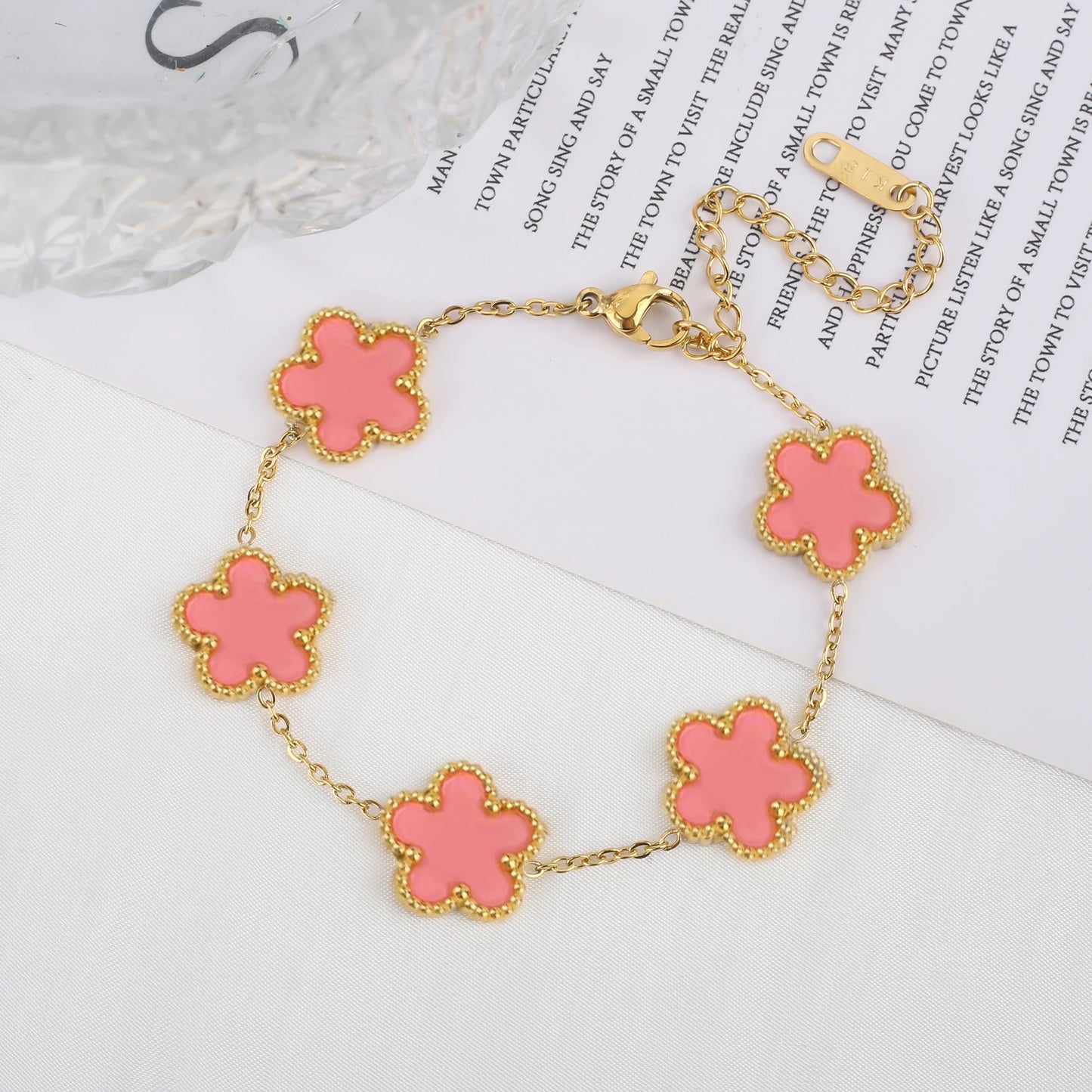 Pulsera clásica de acero inoxidable para mujer, brazalete ajustable de cinco flores, joyería de fiesta a la moda.