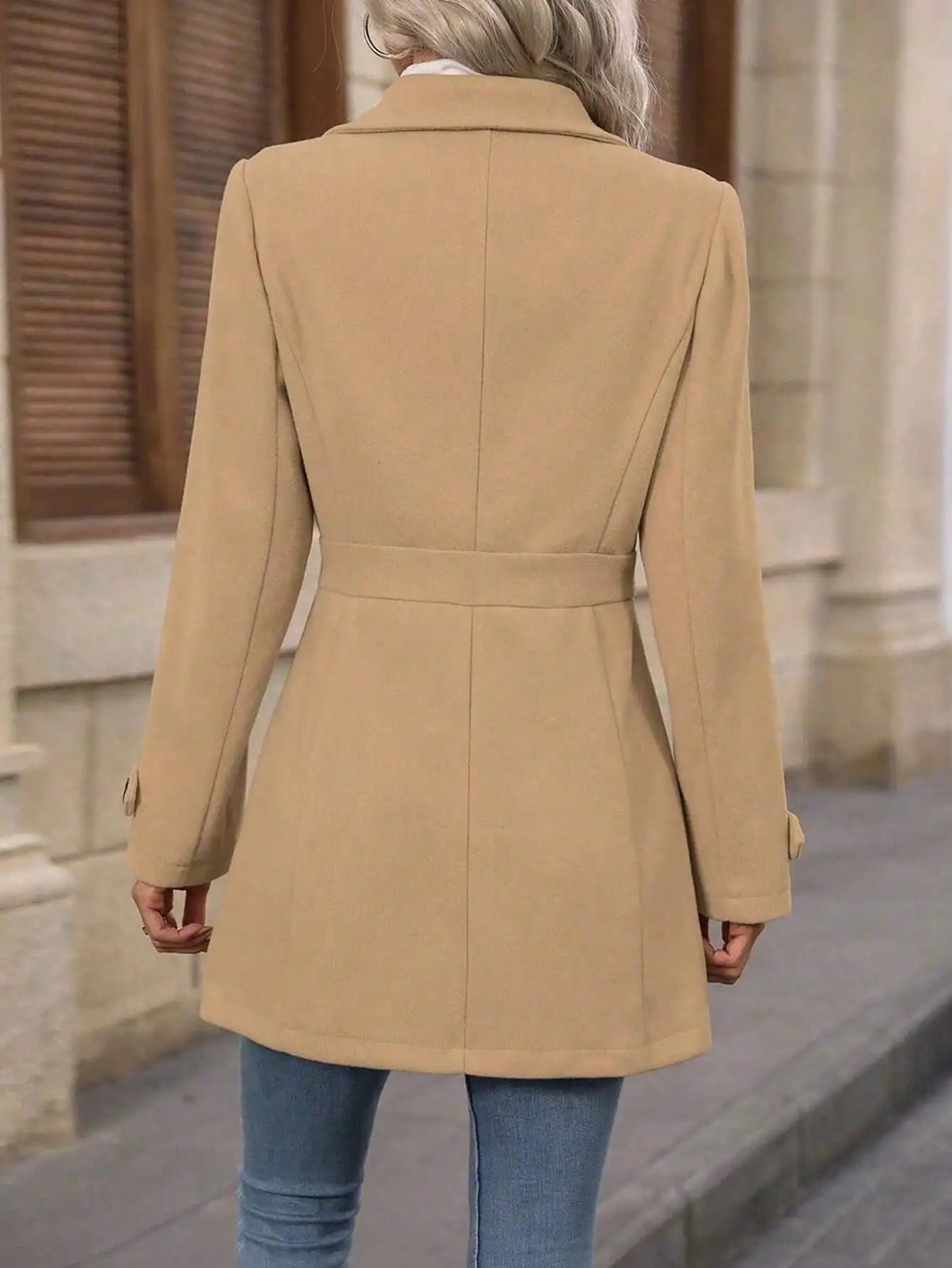 Abrigo de lana elegante de talla grande para otoño e invierno: solapa, detalle de botones, ajustado