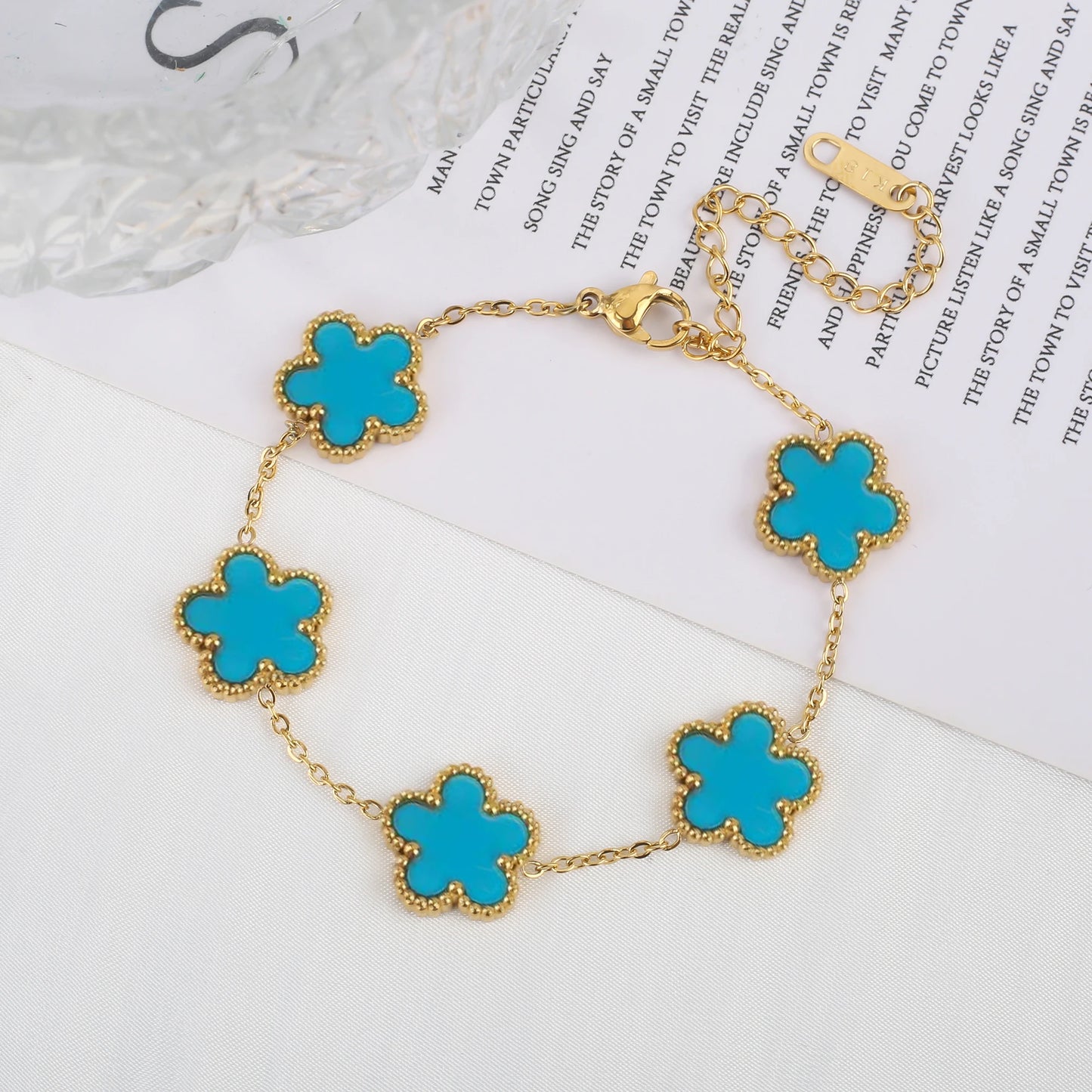 Pulsera clásica de acero inoxidable para mujer, brazalete ajustable de cinco flores, joyería de fiesta a la moda.