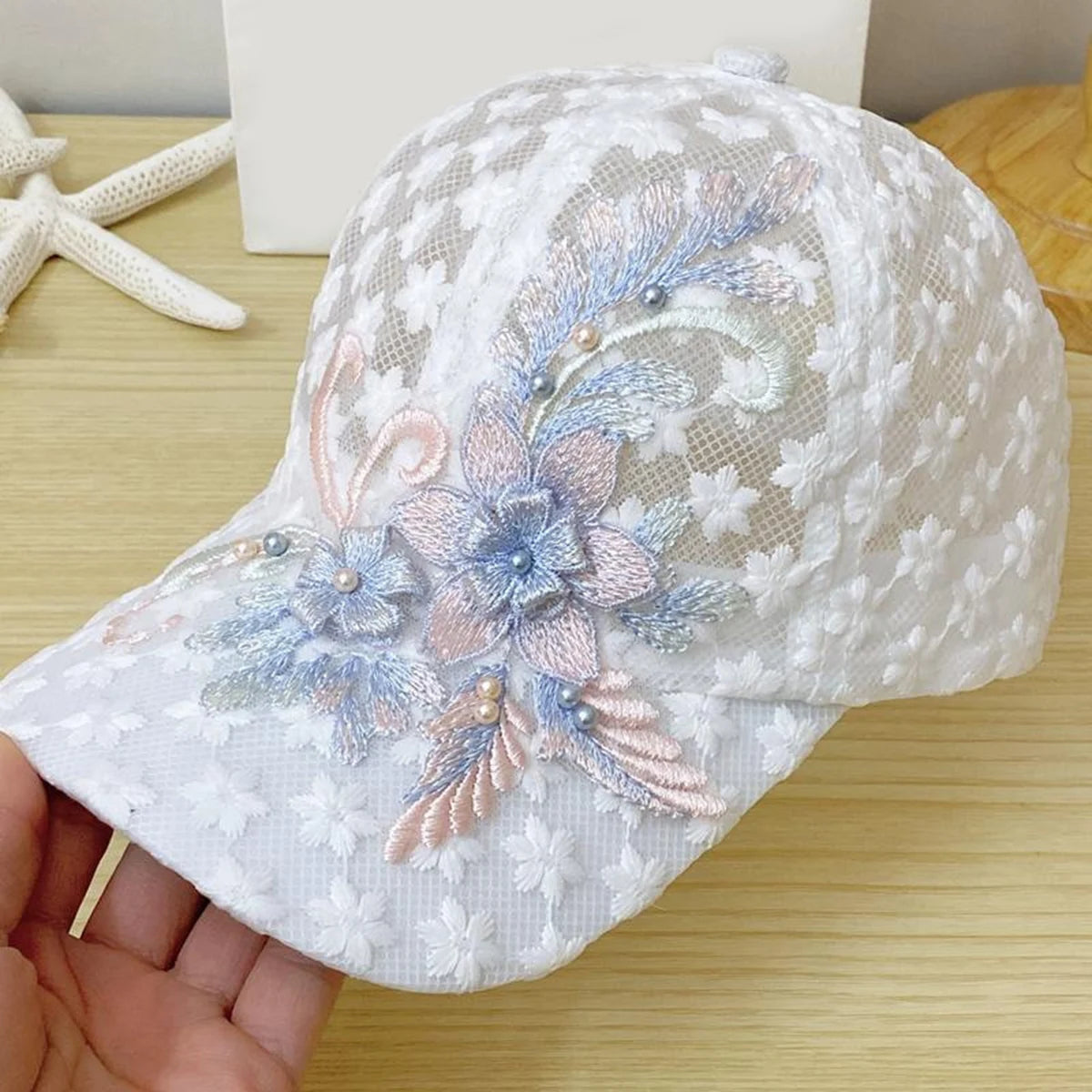 Gorra de béisbol de mujer transpirable ahuecada de encaje sombrero elegante bordado blanco
