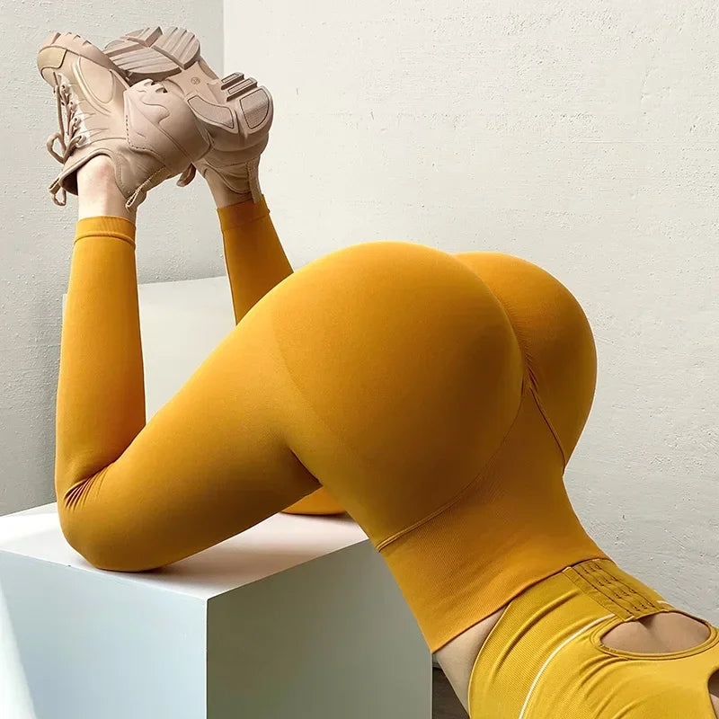 Mallas ajustadas sin costuras para mujer, mallas sólidas de cintura alta, mallas elásticas para Fitness y Yoga, pantalones de entrenamiento de gimnasio a la moda de punto con realce en el trasero