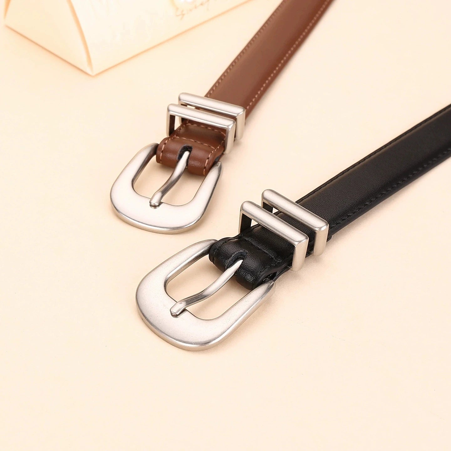 Cinturón de cuero genuino de aleación de alta gama para mujer; cinturón de cintura moderno y versátil; cinturón de corsé que combina tendencia