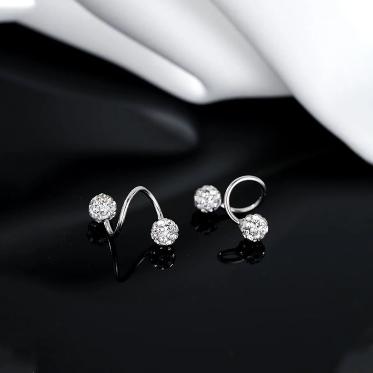 Pendientes esféricos de moda y lujosos para mujer, con aretes en forma de S estilo tornillo, adecuados para uso diario de mujeres