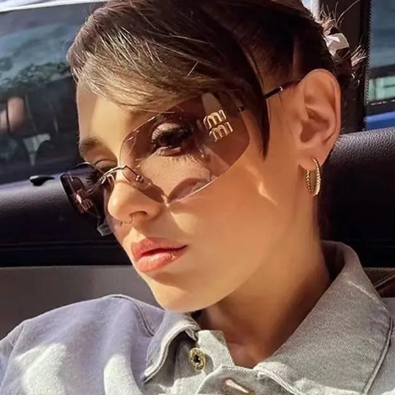 Gafas sin montura de lujo de Metal Funky para mujer, gafas clásicas con remaches de diseñador de marca, gafas de curvas con gradiente rectangular para mujer