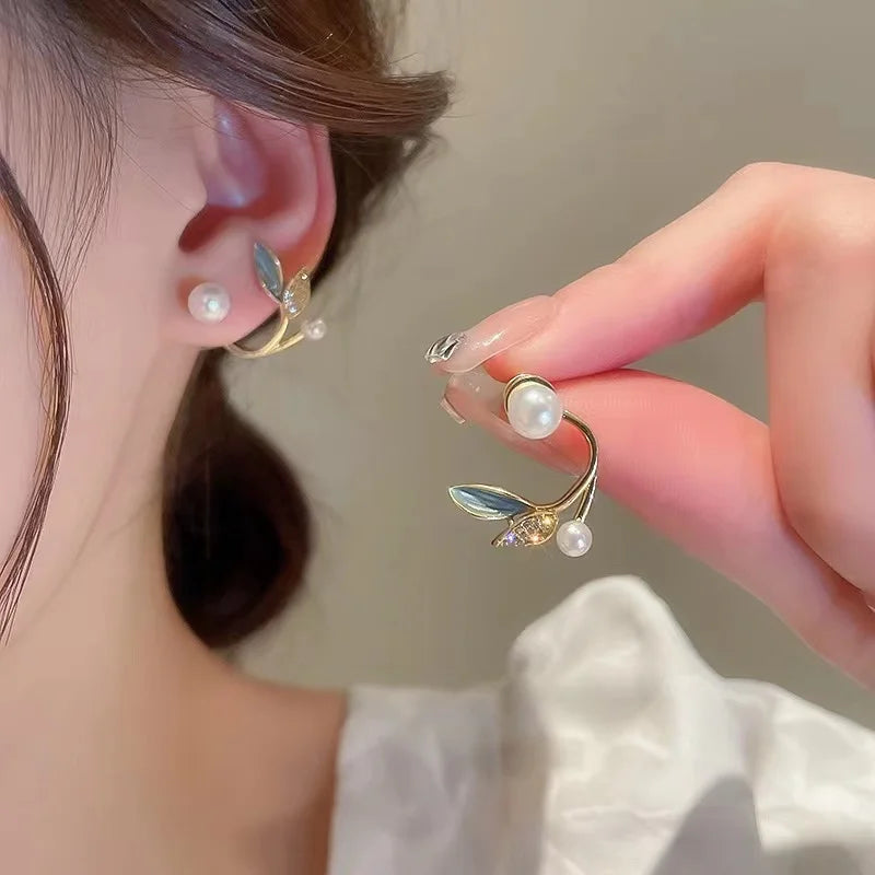 2023 New Fashion Trend Unique Design Elegant Delicate Lightweight Luxury Pearl Tassel Earrings High Jewelry Party Favors for Women