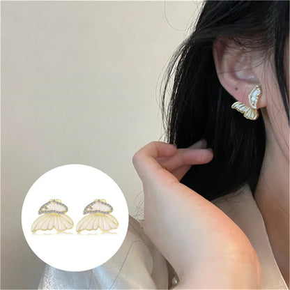 Pendientes coreanos de Metal en forma de corazón, pendientes colgantes en la espalda con perlas de cola de pez para mujeres y niñas, regalo de joyería elegante de cristal 2024