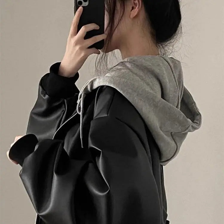 Chaqueta coreana de cuero PU negro de gama alta para mujer, moda holgada con capucha para primavera y otoño, ropa de abrigo versátil falsa de dos piezas con cremallera