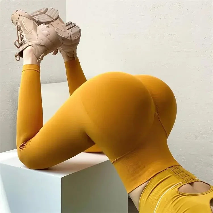 Mallas ajustadas sin costuras para mujer, mallas sólidas de cintura alta, mallas elásticas para Fitness y Yoga, pantalones de entrenamiento de gimnasio a la moda de punto con realce en el trasero